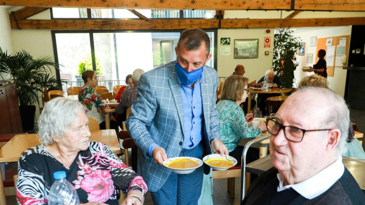 Sant Julià reobre el menjador per a la gent gran