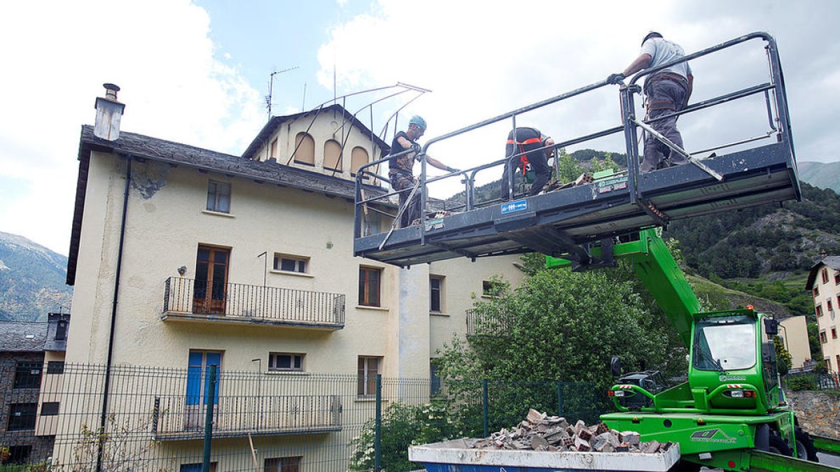 Tensió política pel Casamanya i la reunió de poble per Grifols
