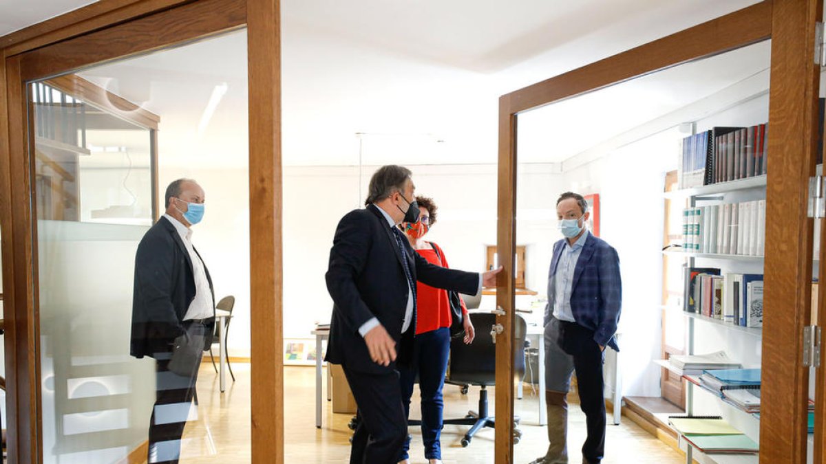 Espot visita les noves oficines del raonador