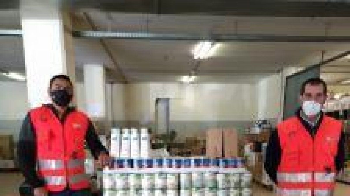 Articles donats a la botiga solidària de la Creu Roja