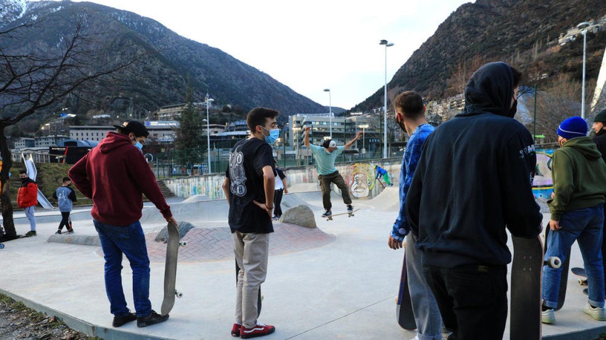 Govern activa un nou programa d'ocupació adreçat a joves aturats