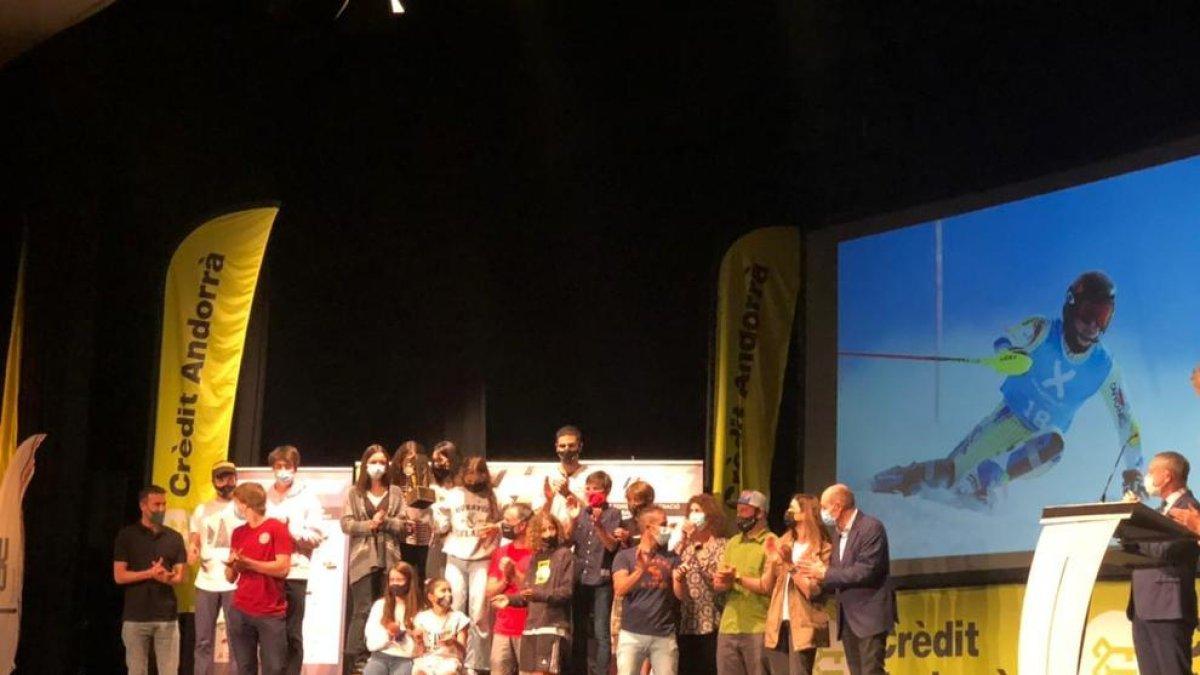L'acte s'ha fet al Prat del Roure amb la presència de la junta directiva de la FAE