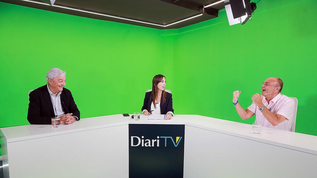 El president de la CEA, Gerard Cadena, la moderadora, Lídia Raventós, i el secretari general de l'USdA, Gabriel Ubach.