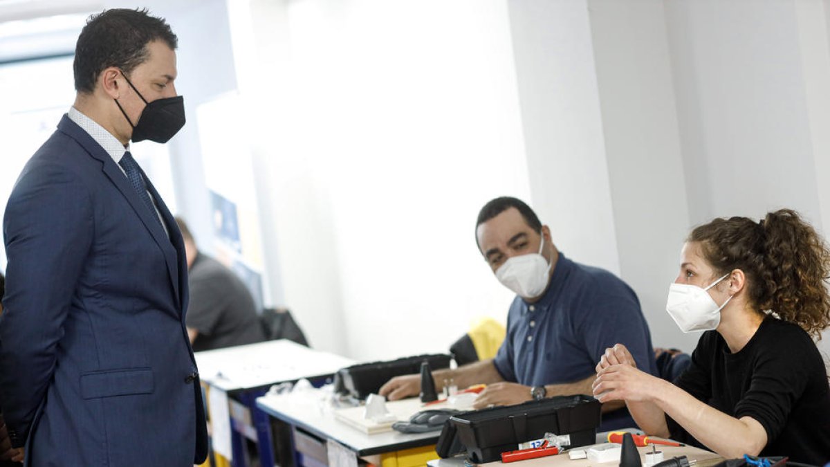 Jordi Gallardo ha visitat els alumnes d'ajudant d'electricista