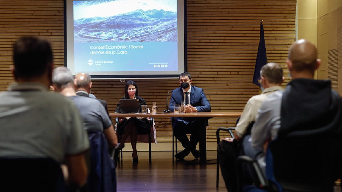 Reunió per a la creació del Consell Econòmic i social del Pas de la Casa.