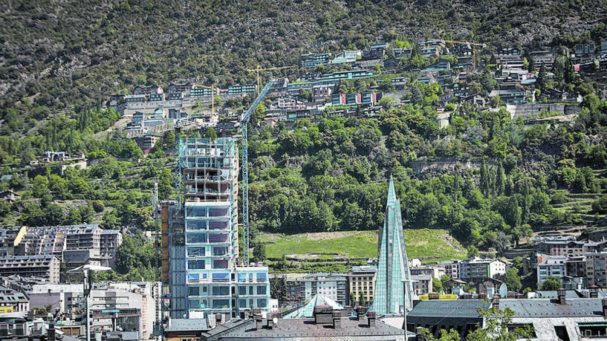 L'intent d'estafa per WhatsApp i les noves torres d'Escaldes, als set tuits