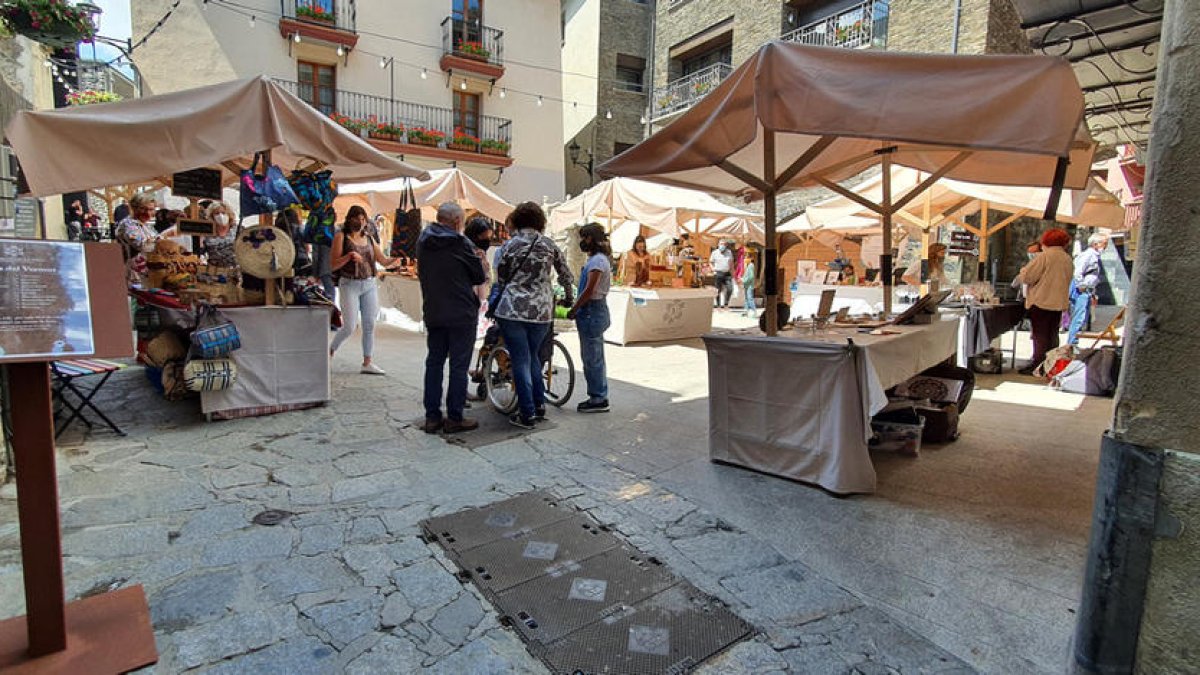 El mercat de la vall torna a la capital