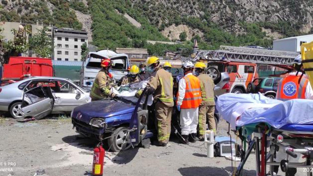 Simulacre d'accident viari per millorar la coordinació