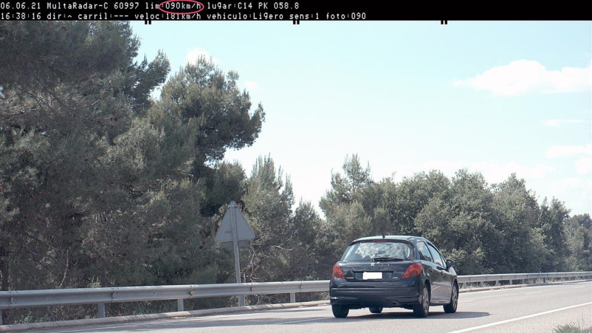 Enxampen un cotxe andorrà a 181 per hora en un tram de 90