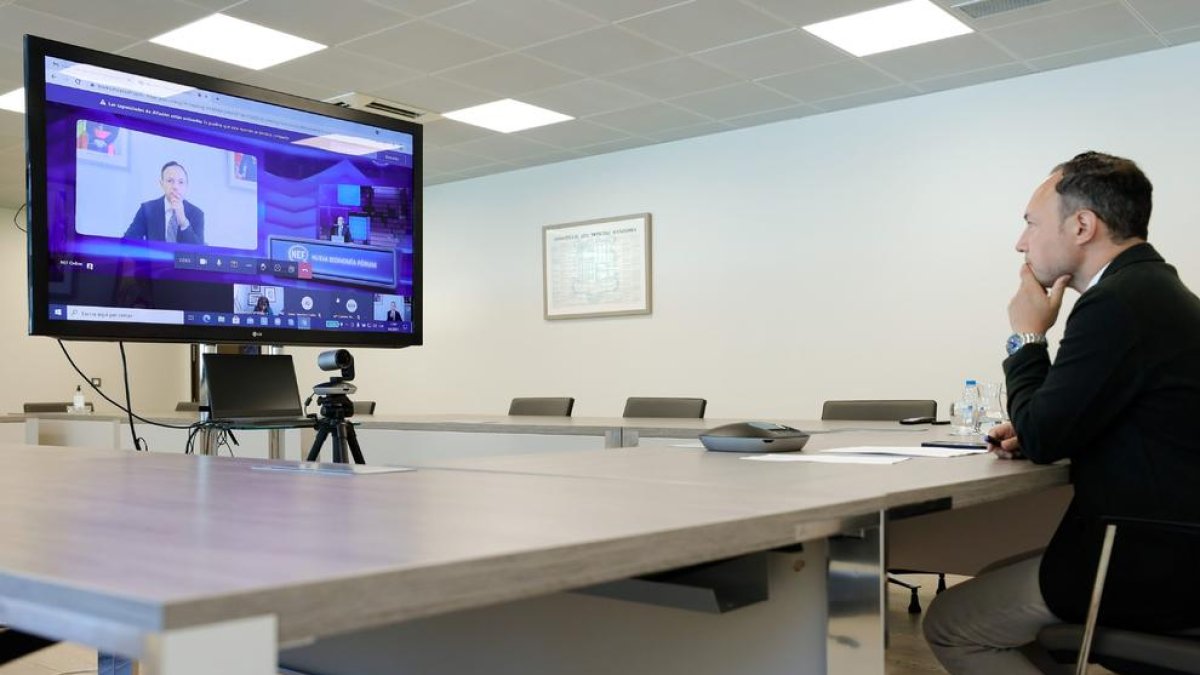 Xavier Espot durant la intervenció a Nueva Economia Fórum aquest matí