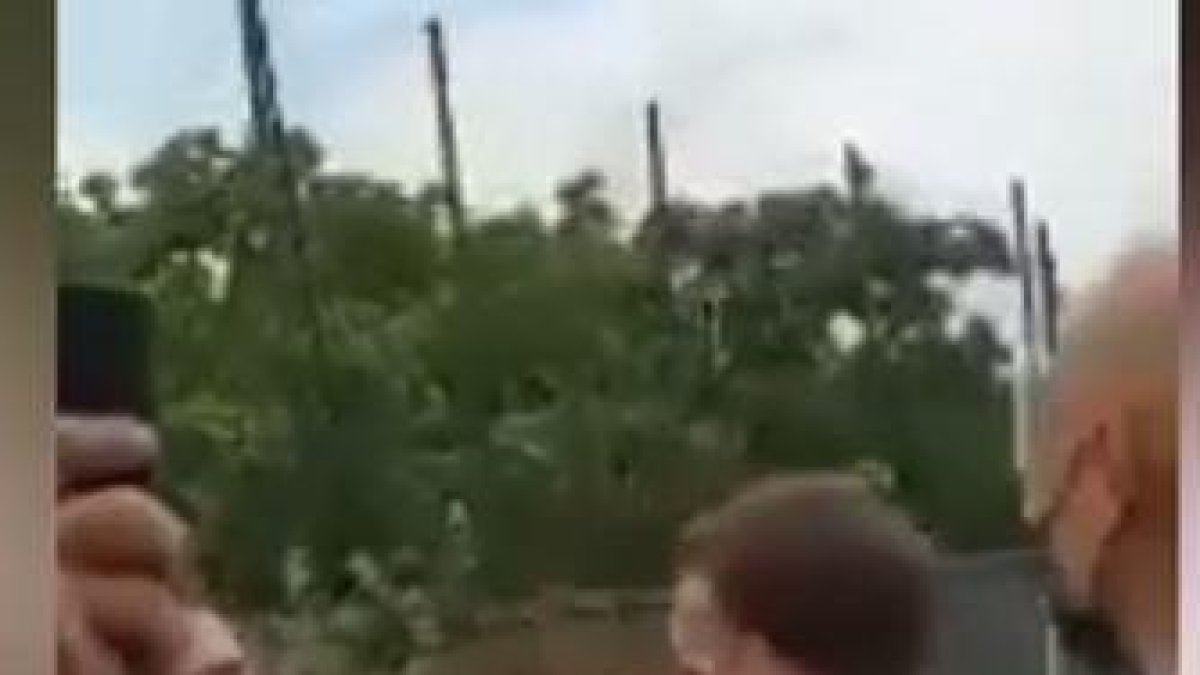 Moment que l'home dona la bufetada a Macron