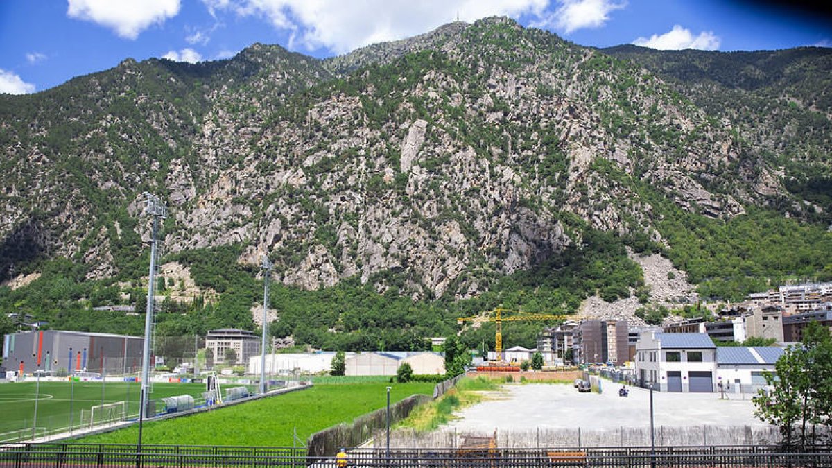 Terrenys que acolliran un parc i aparcament