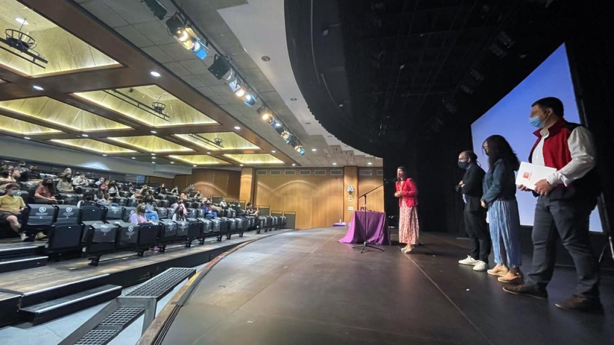 Laura Mas ha donat la benvinguda als joves eventuals