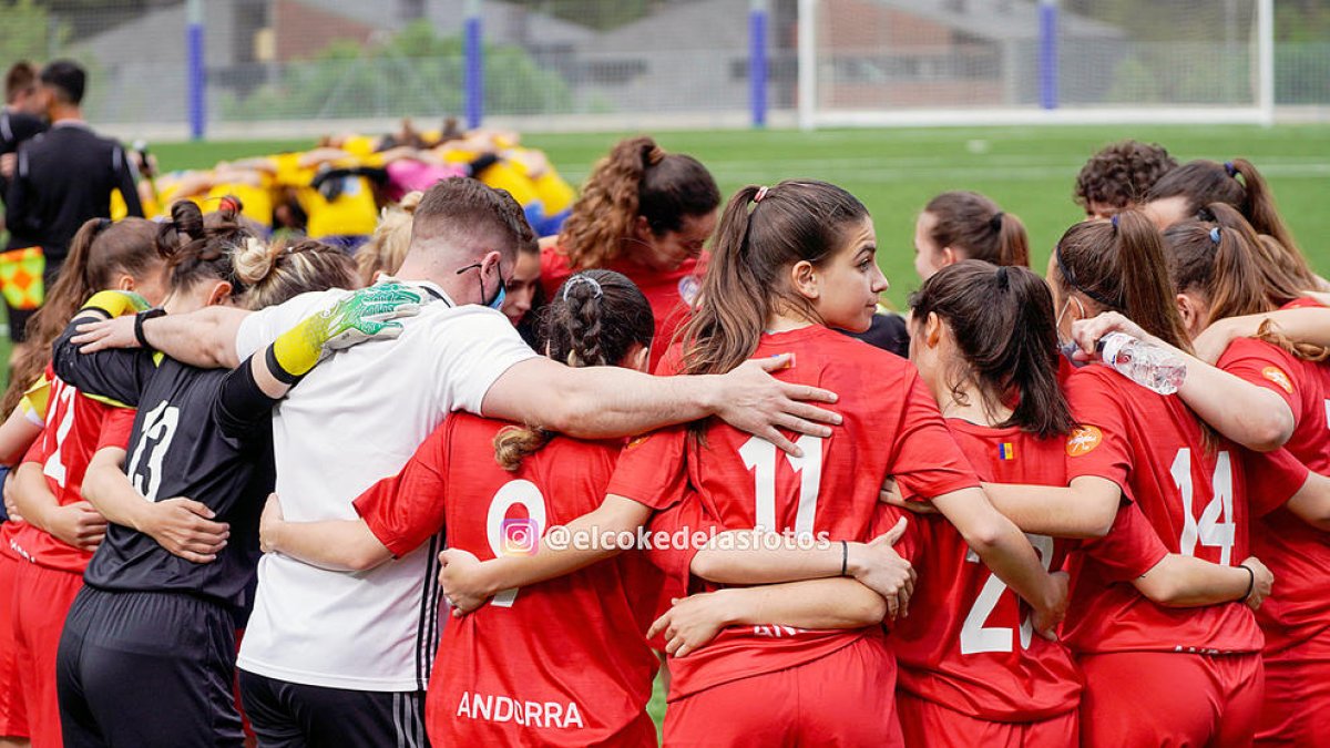 L'Enfaf femení goleja el líder però cau davant del segon classificat (3-0)
