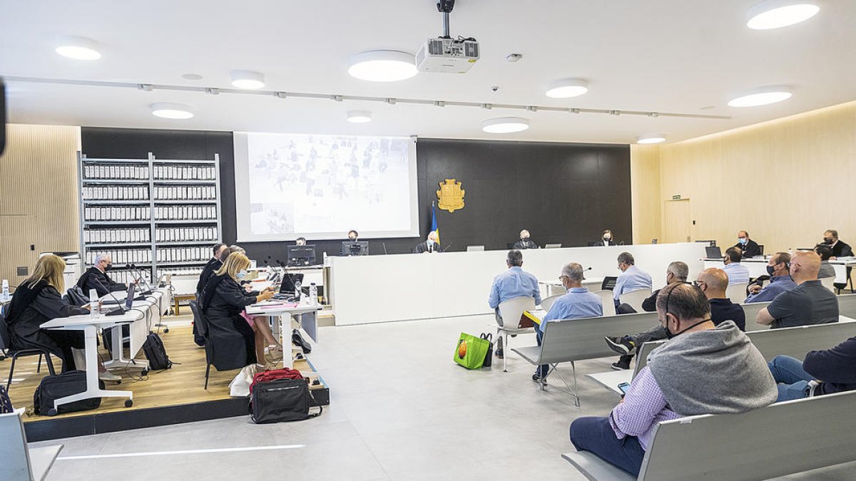 Sala magna, freda i limitada