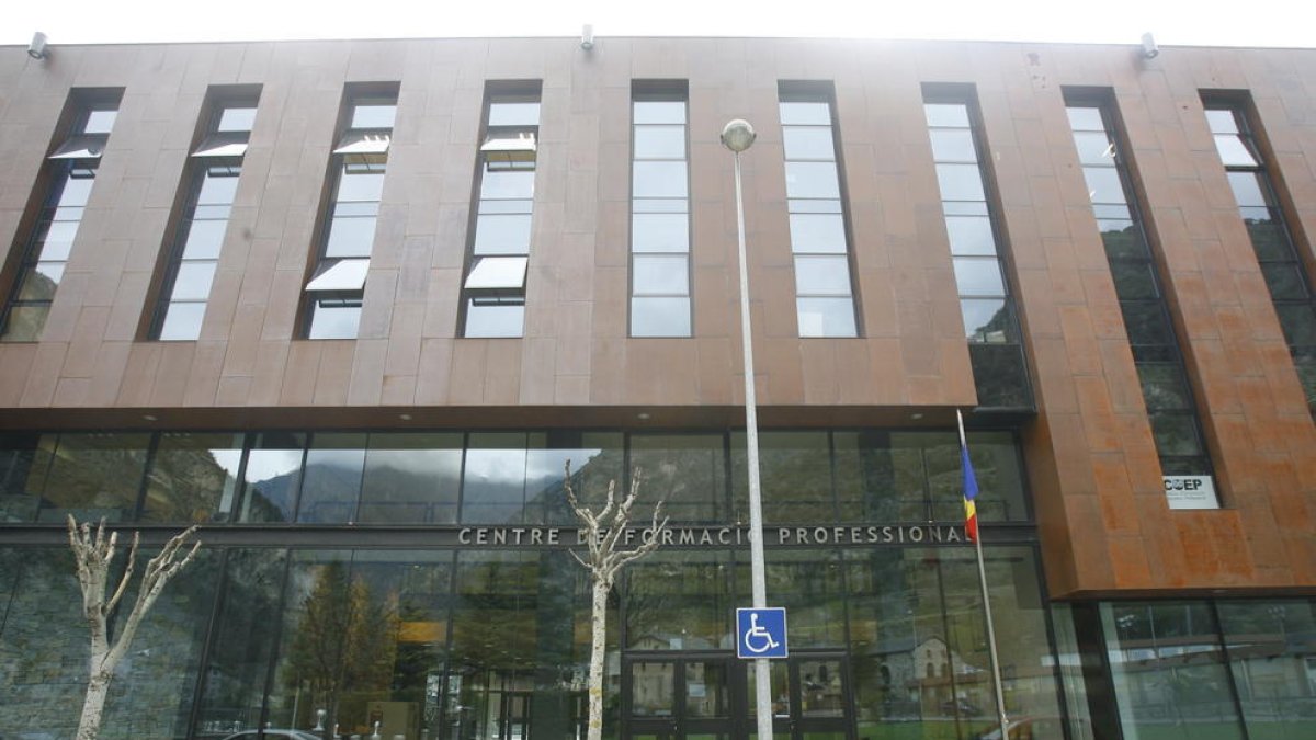 Les formacions es fan al centre d'Aixovall