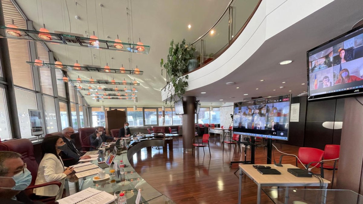 Els comuns mantenen inversions utilitzant crèdits i recursos propis