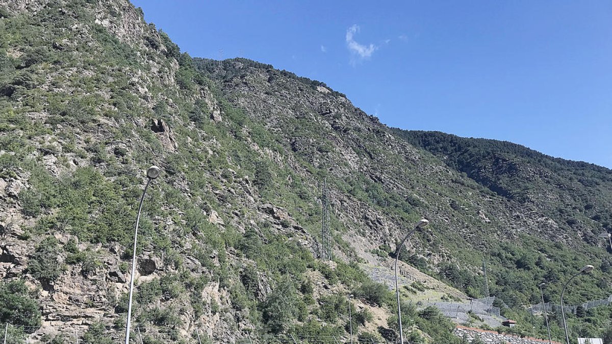 La línia fins a Grau Roig triplica la capacitat