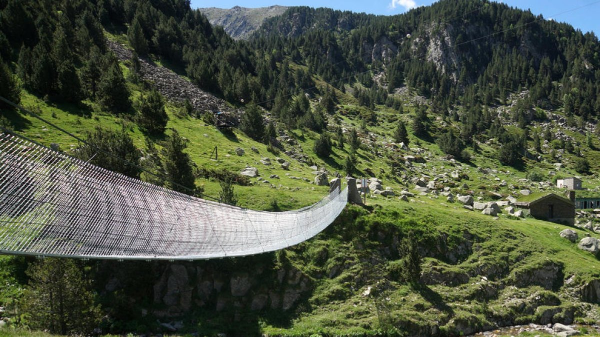 Reobre el pont tibetà després d'haver estat un any tancat