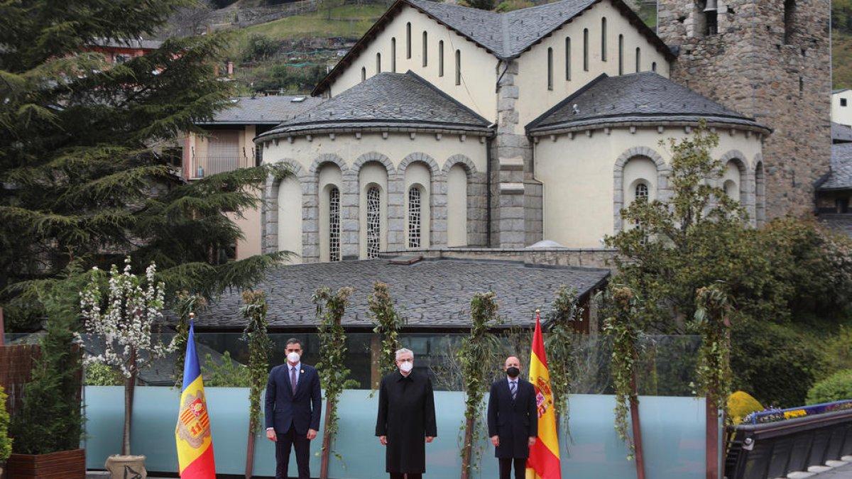Pedro Sánchez, Joan-Enric Vives i Xavier Espot