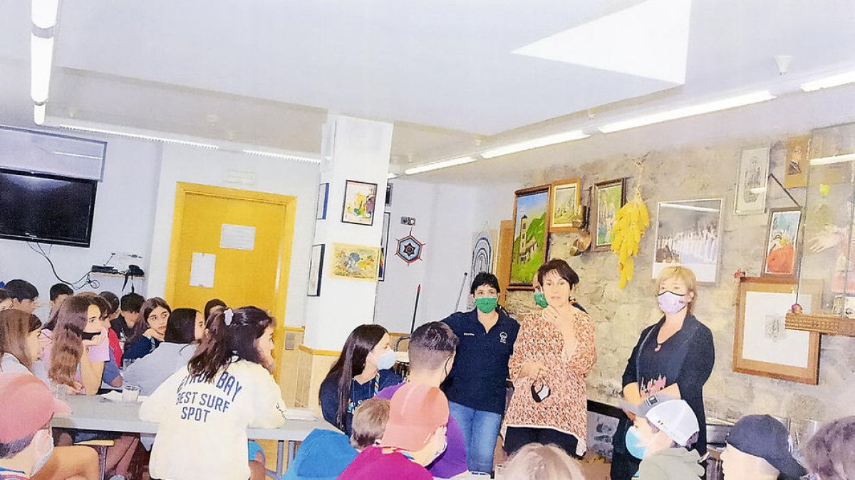 Les síndiques fan una visita a la casa de colònies d'Aina