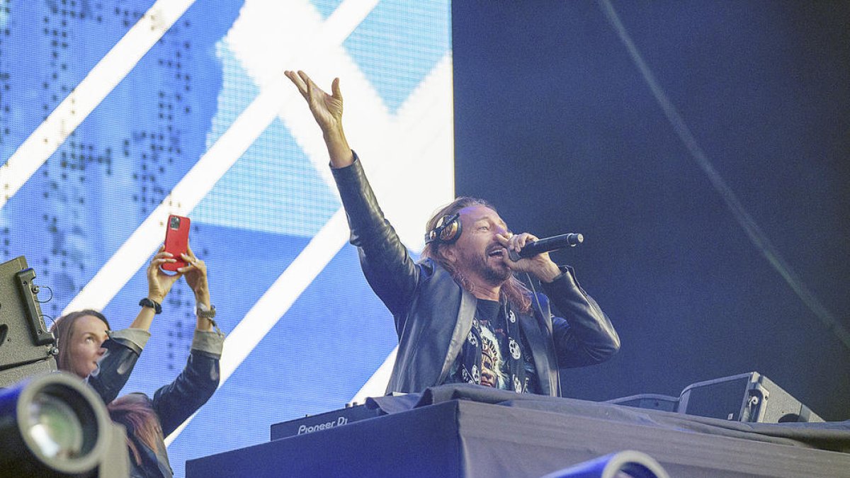 La xarxa bull per la bandera d'Espanya de Bob Sinclar