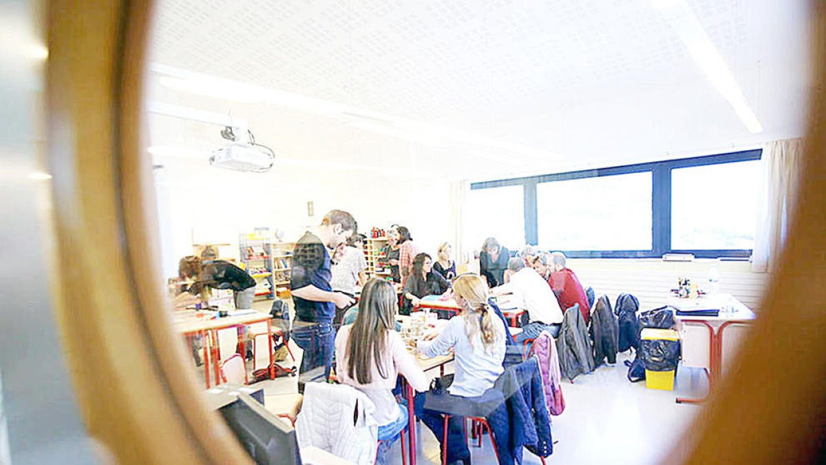 Els professors es rebel·len contra la “falta de rigor” amb els edictes