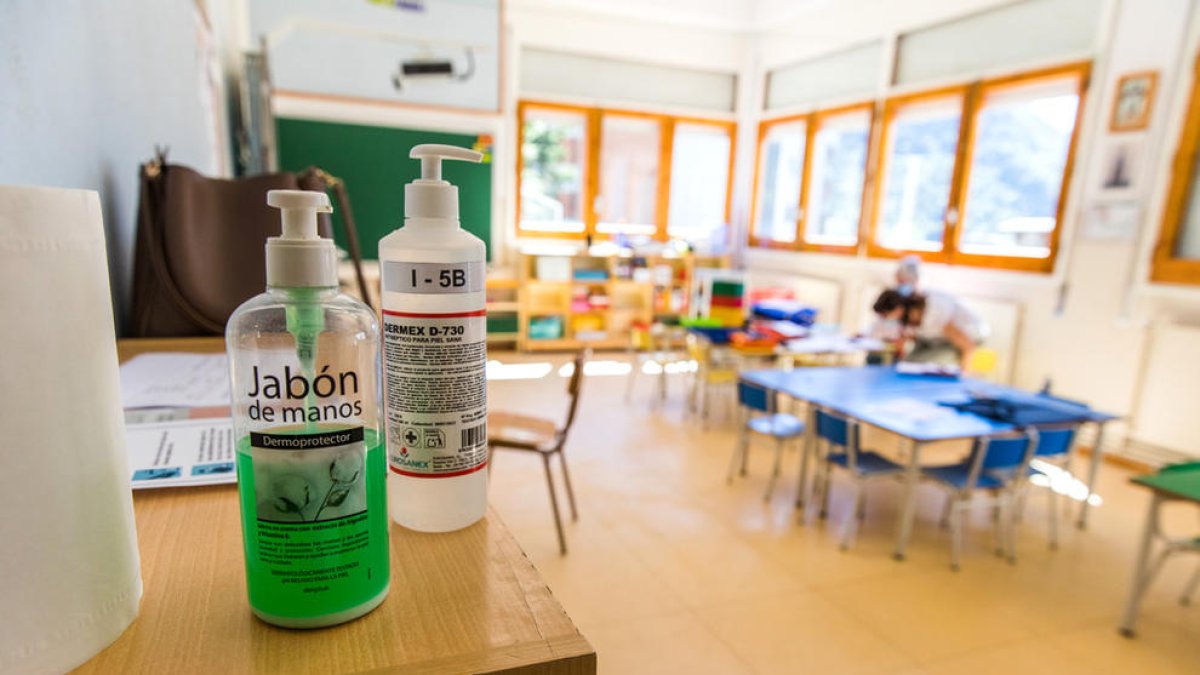 Les aules totalment confinades arriben a 19