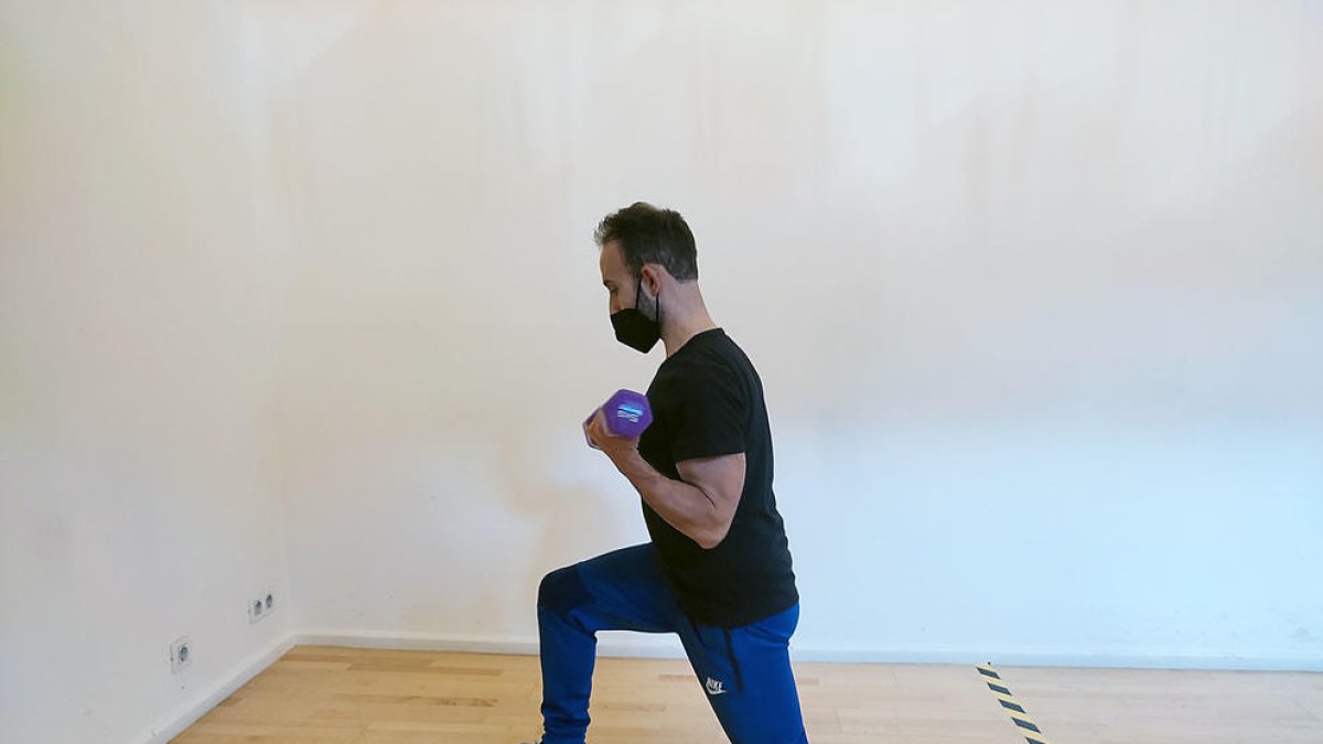 LUNGE + BÍCEPS