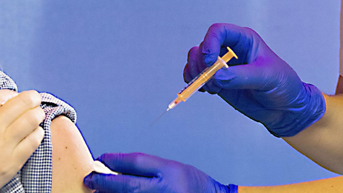 Benazet insta els no vacunats que ho facin “per solidaritat”