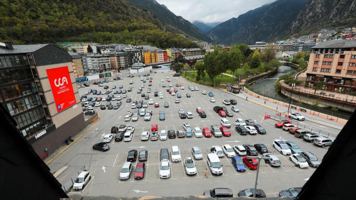 Govern proposa apujar el preu dels pàrquings per reduir el trànsit