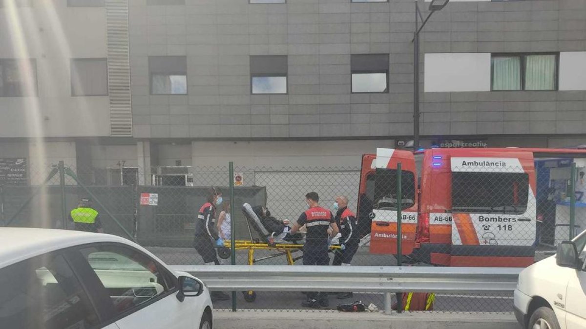 Una dona ferida en un accident de patinet a la capital