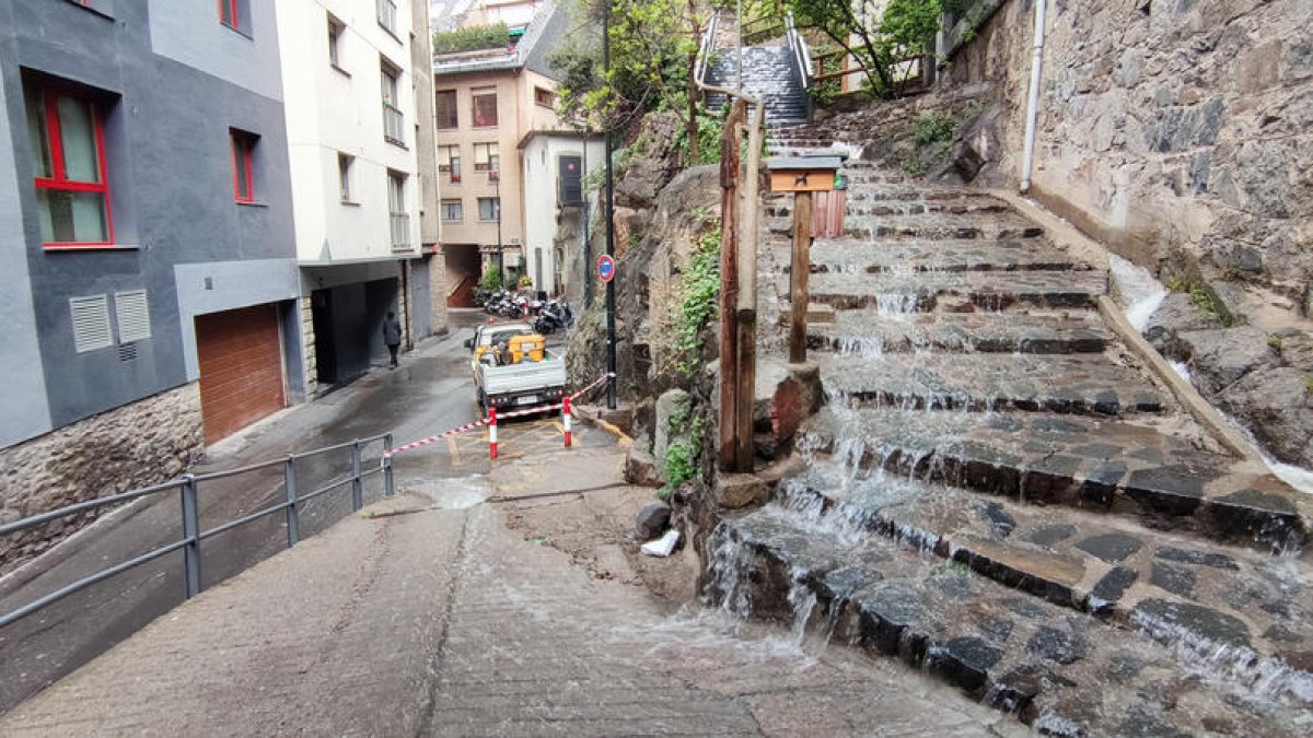 Caiguda d'un mur al rec del Solà per les pluges