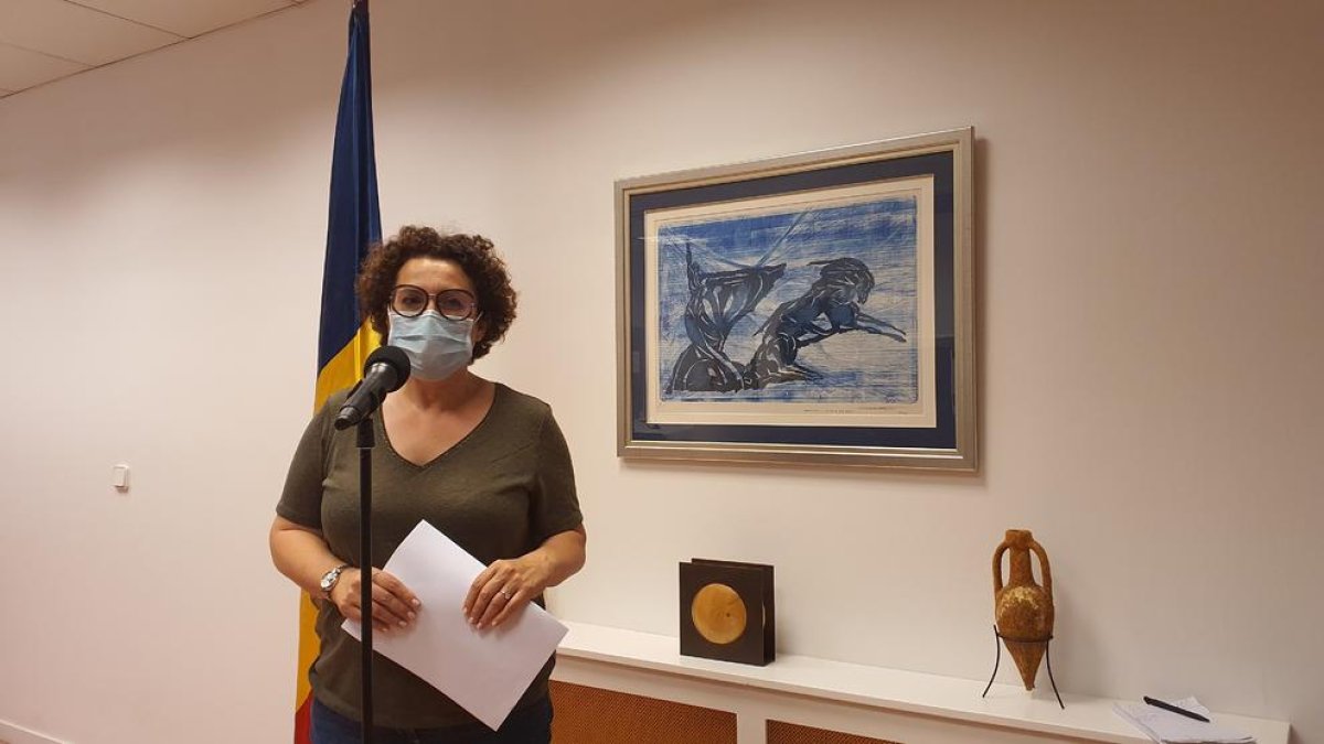 La ministra d'Afers Socials, Joventut i Igualtat, Judith Pallarès durant la compareixença