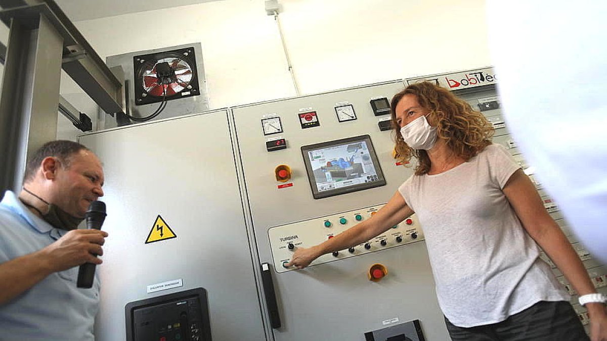 La ministra Silvia Calvó i el cònsol Josep Majoral en la presentació