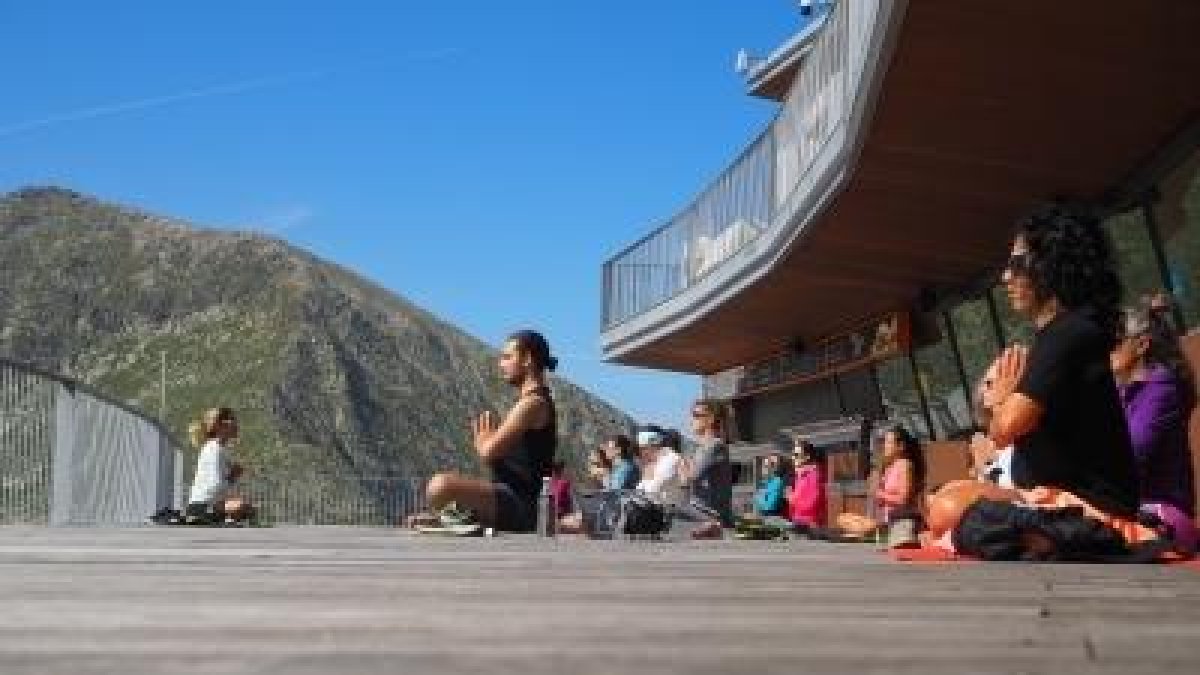 Sessió de ioga a l'aire lliure d'Encamp