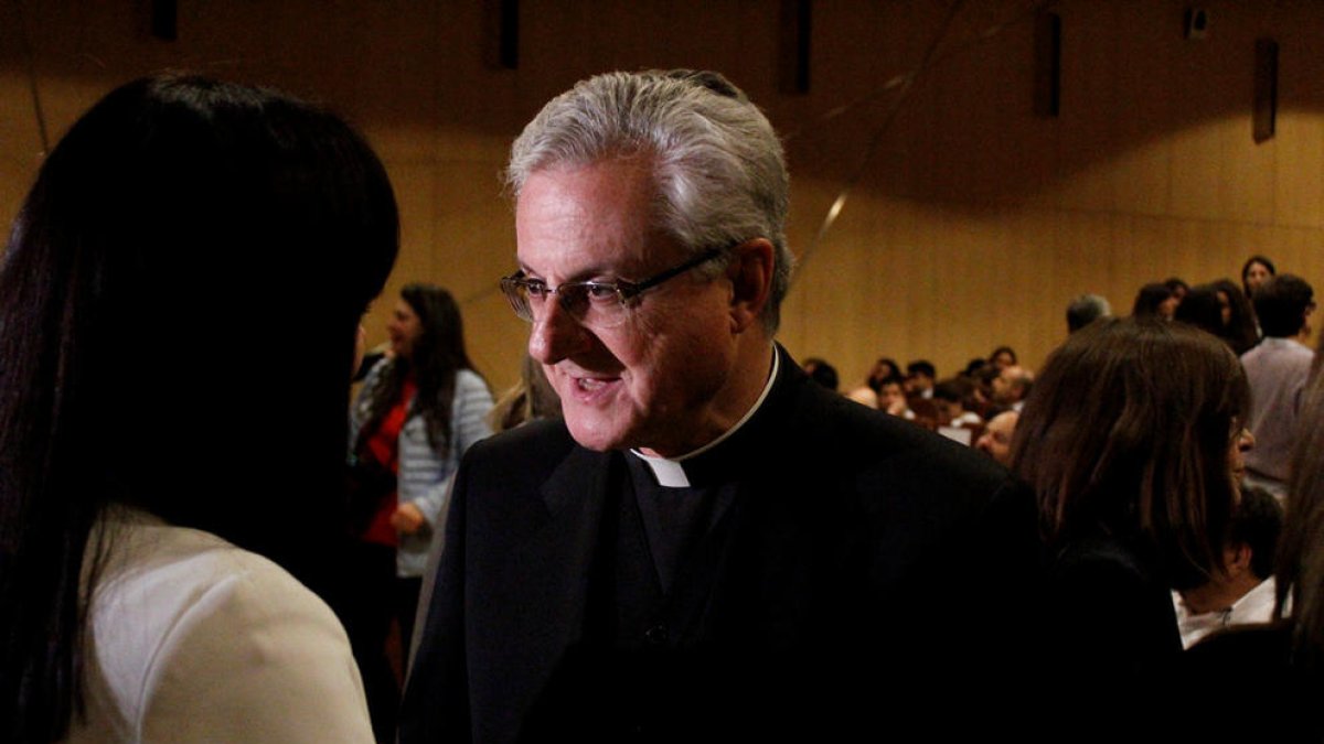 Vives diu que els andorrans li han demanat que sigui “el cap d'Estat” i l'església li permet