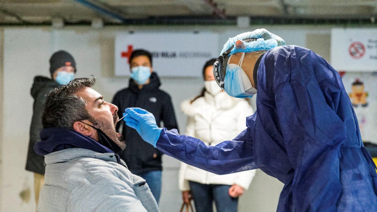 La baixa per Covid ja no té cobertura d'accident laboral