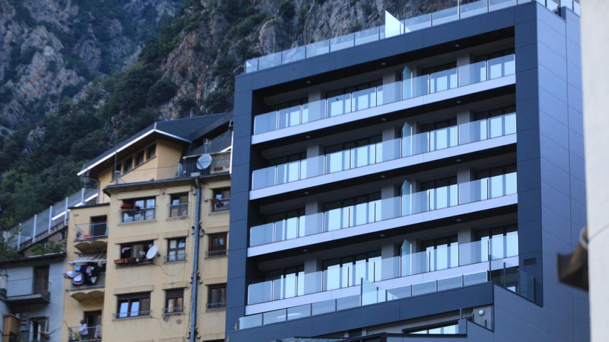 Edifici de nova construcció a la parròquia d'Andorra la Vella.