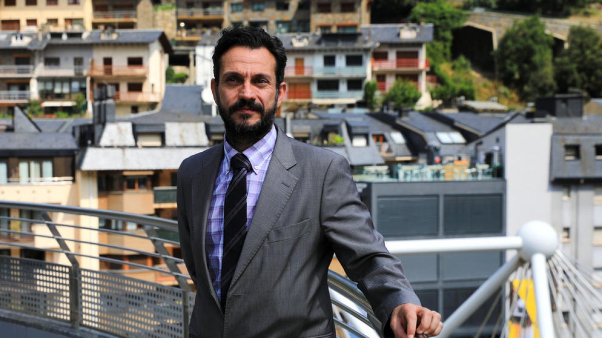 El primer secretari del PS, Gerard Alís, durant l'entrevista.