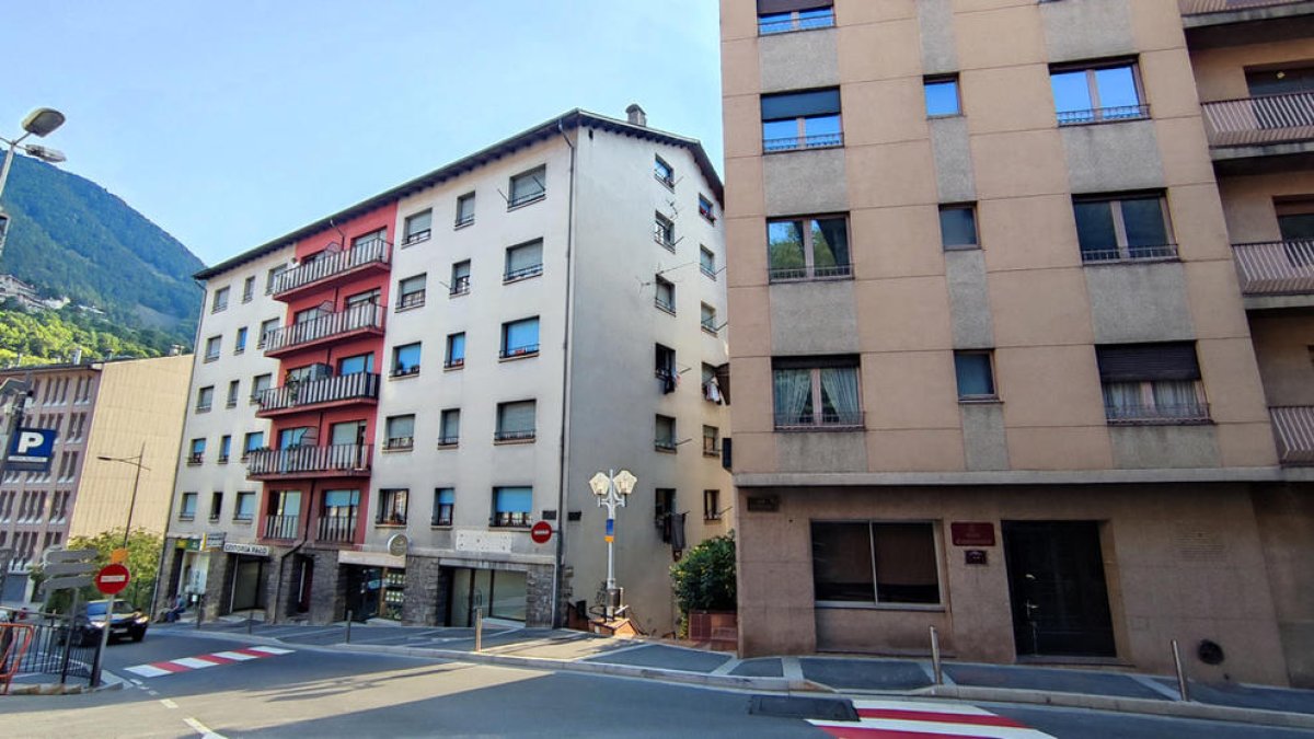 Dos dels edificis afectats per la modificació.