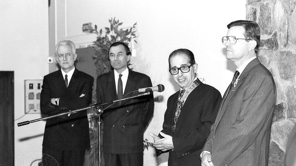 Eduard Rossell Pujal parla després de rebre la Palma Acadèmica de França el 1992 al Lycée.