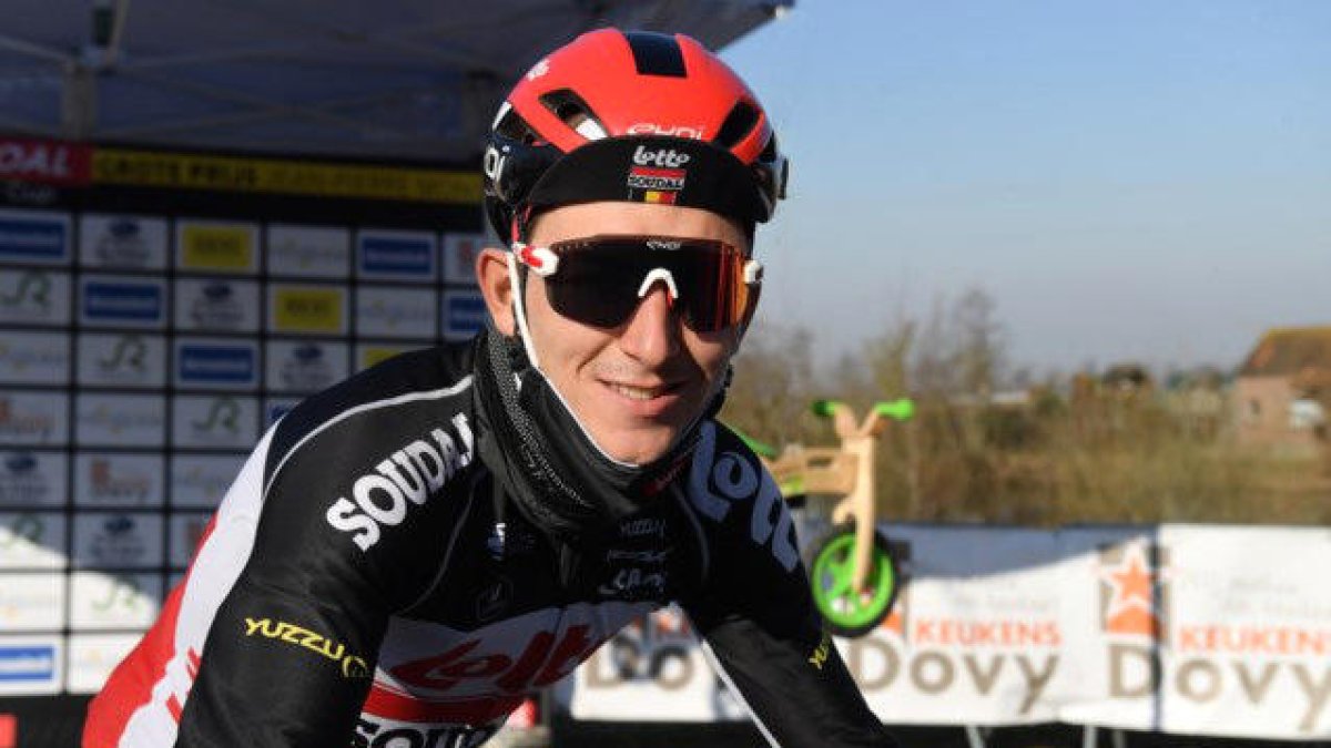 El resident del Lotto Soudal Jasper de Buyst, va ser atropellat a la Rabassa.