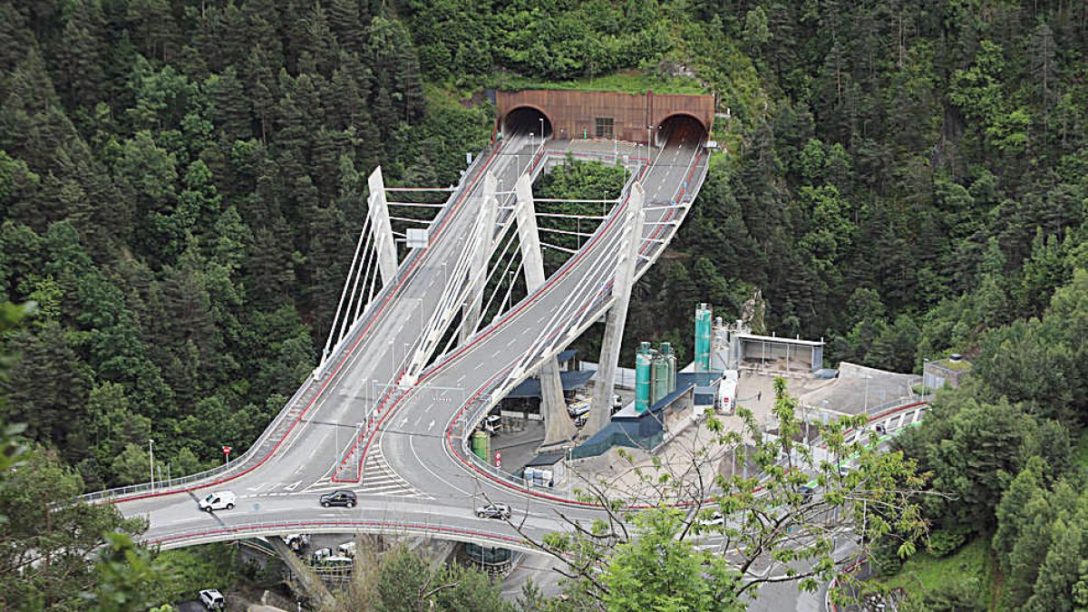 El túnel de les Dos Valires estarà afectat pel tancament avui dilluns a la nit.