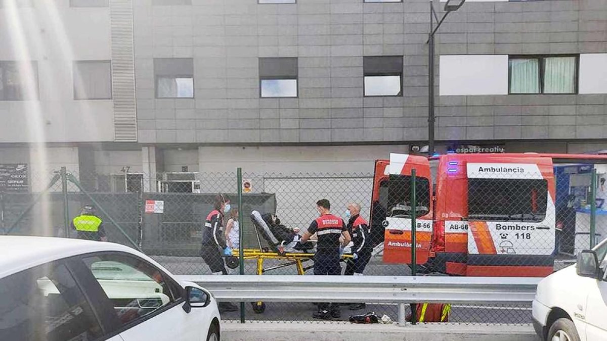 Una dona ferida en un accident de patinet a la capital.