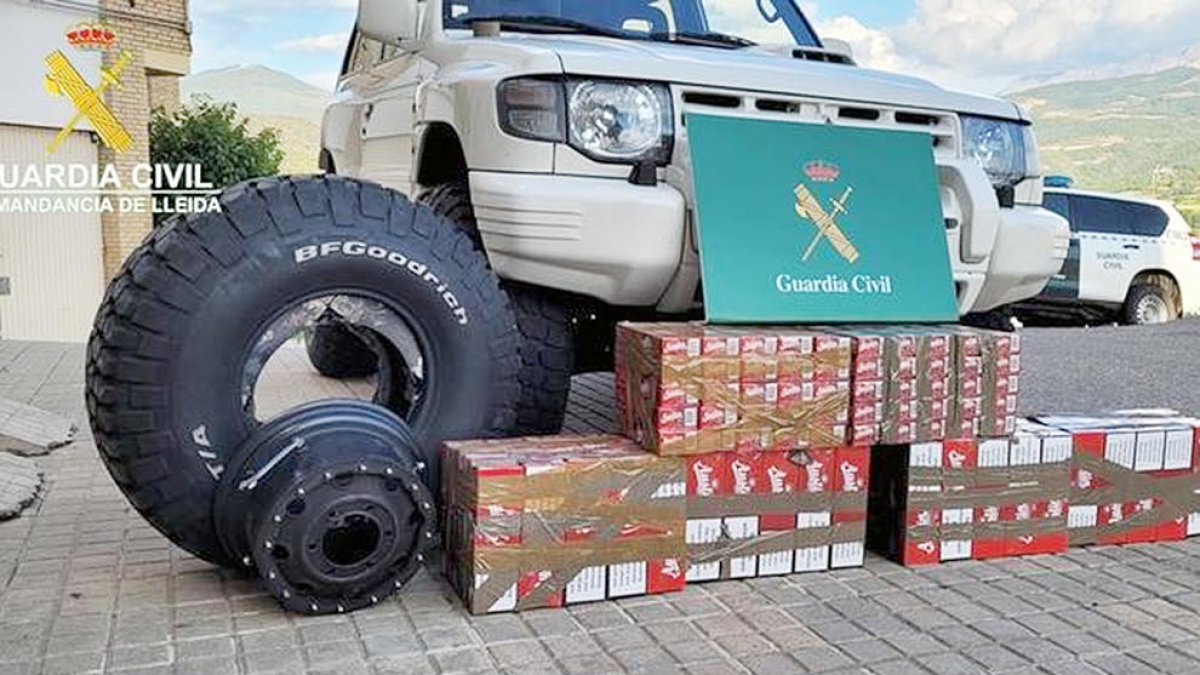 El vehicle va ser interceptat per la guàrdia civil.