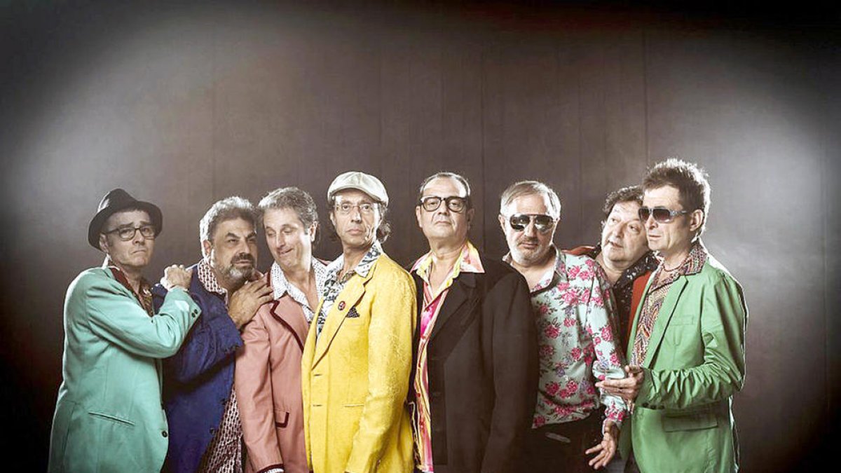 La cremada de falles i Los Manolos, a la Festa del Poble de la capital