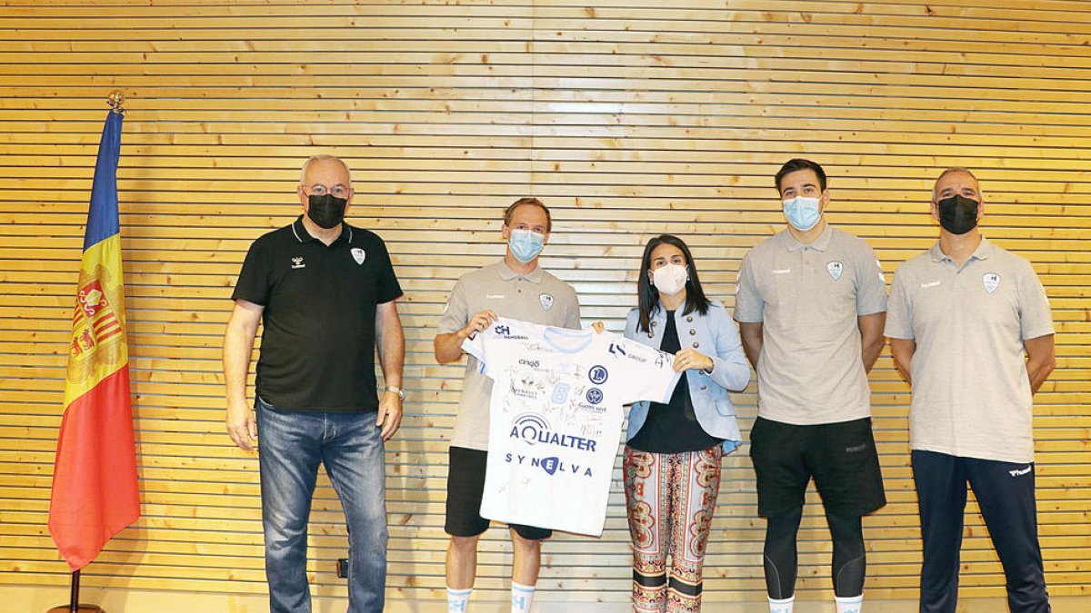 Mas amb els representants del Chartres Métropole.