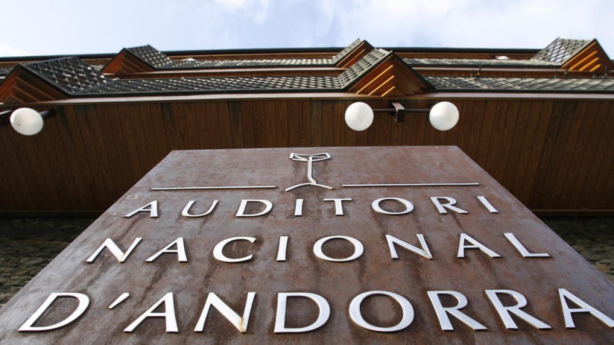 Jordi Barceló, Trois Cafés Gourmands i Hysteriofunk oferiran concerts dins la Temporada
2021 de l'Auditori Nacional d'Andorra.