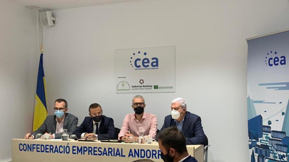 Trobada per estudiar la manca de treballadors al sectors turístic